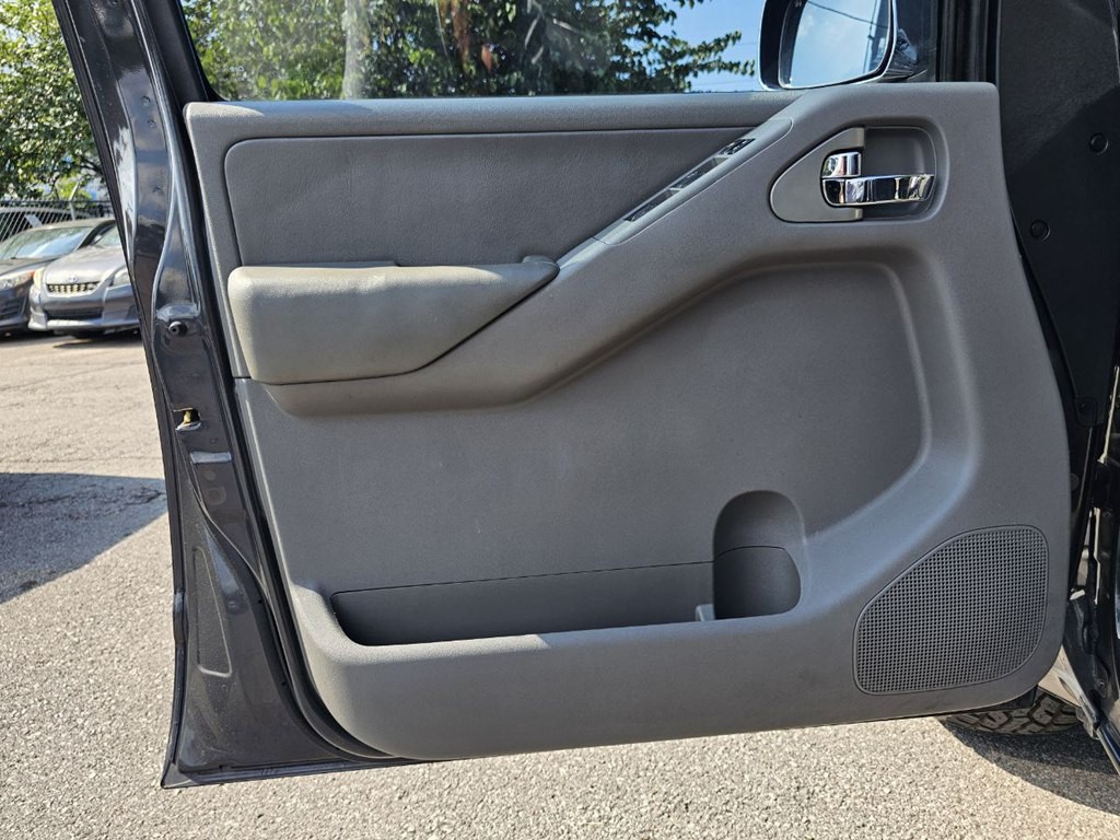 2013 Nissan Frontier Image 12