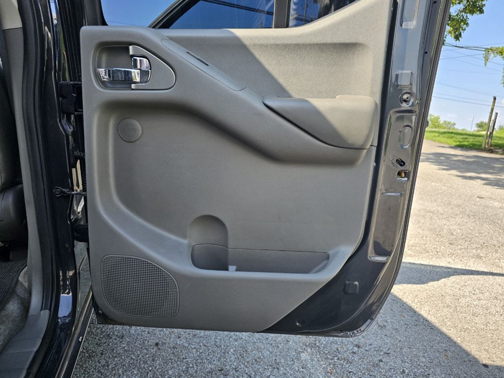 2013 Nissan Frontier Image 18