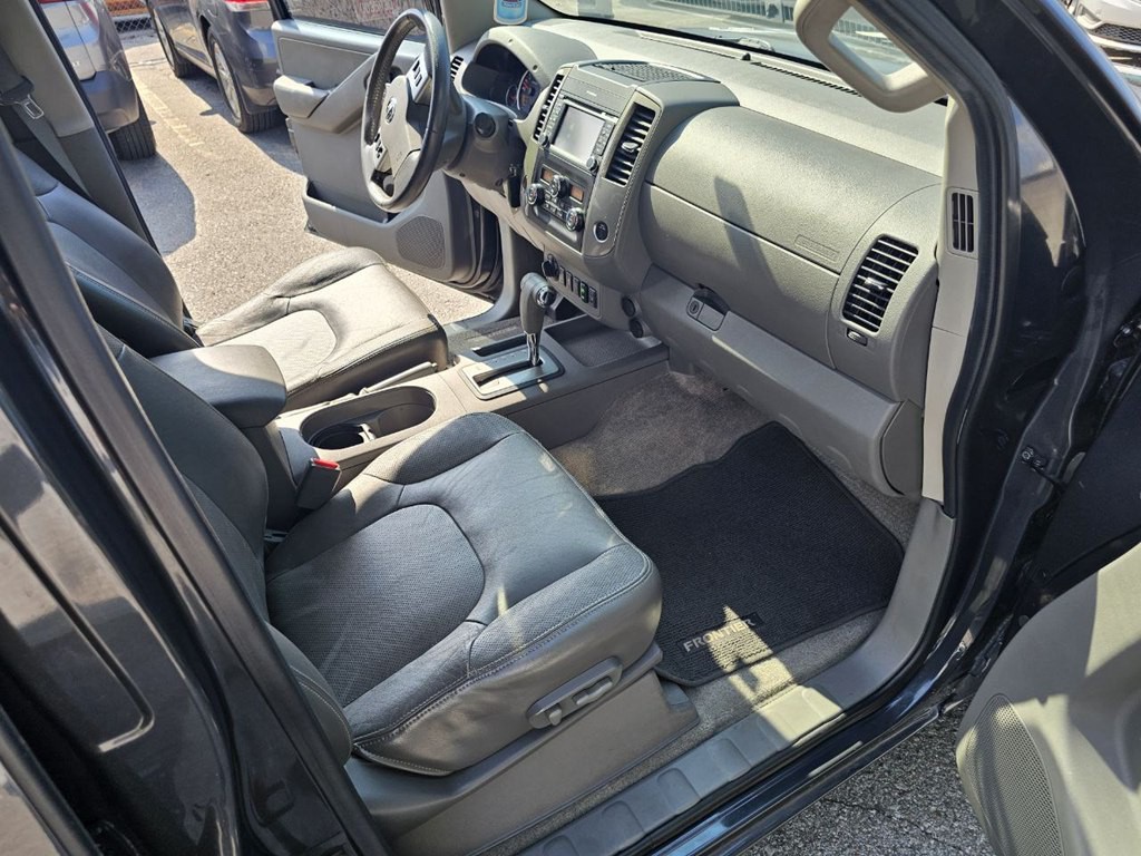 2013 Nissan Frontier Image 22