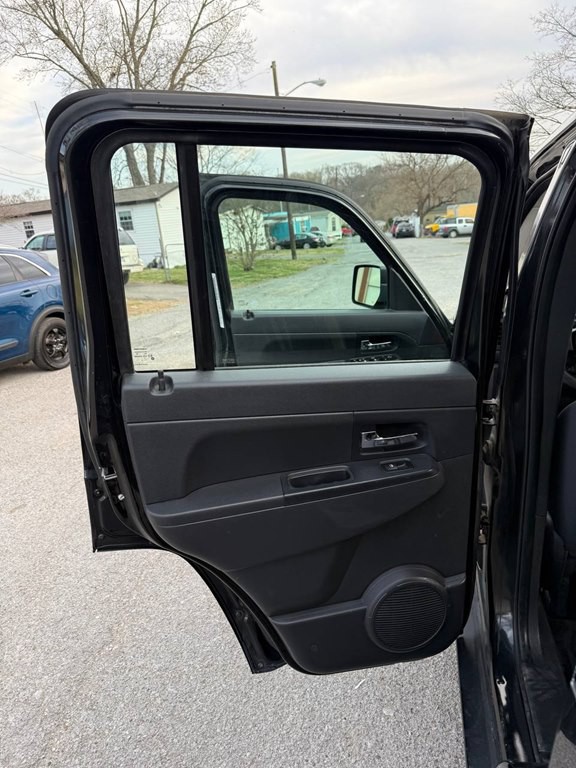 2012 Jeep Liberty Image 14