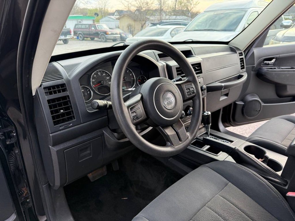 2012 Jeep Liberty Image 18