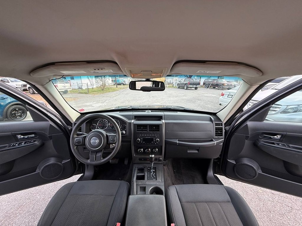 2012 Jeep Liberty Image 25