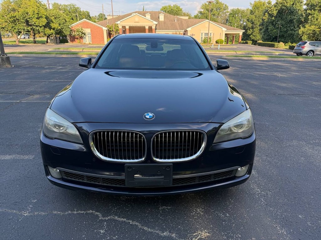 2012 BMW 7 Series Image 2