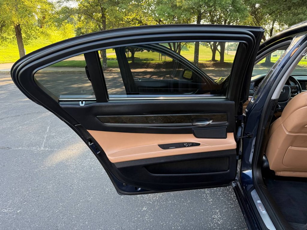 2012 BMW 7 Series Image 13