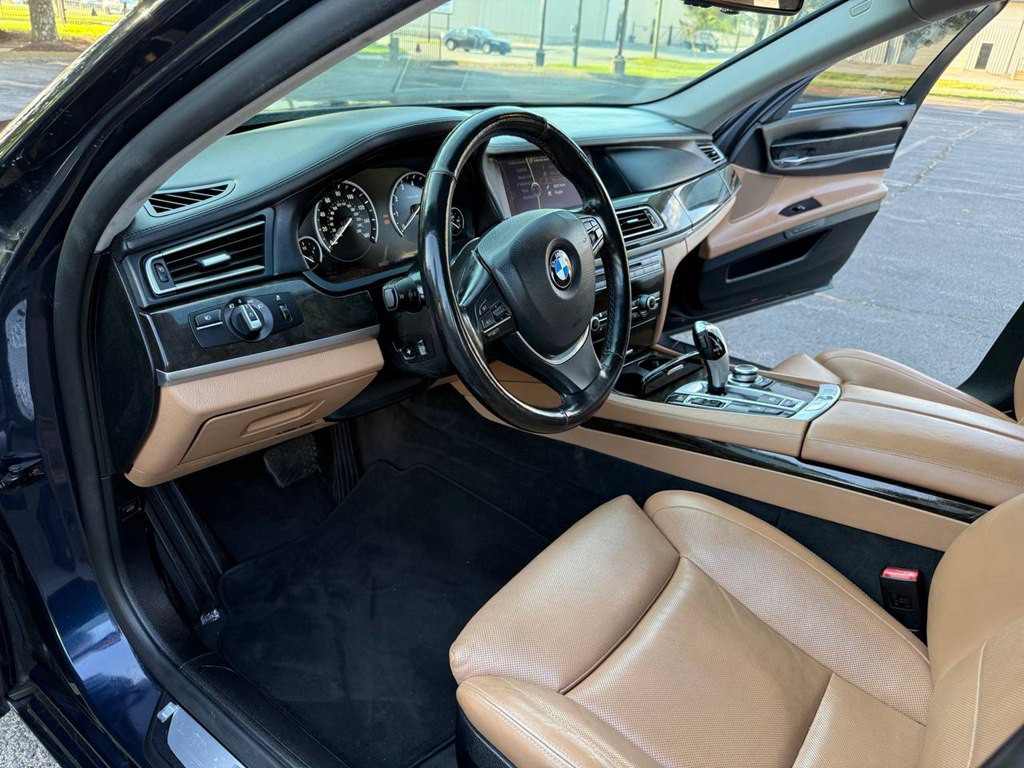 2012 BMW 7 Series Image 17
