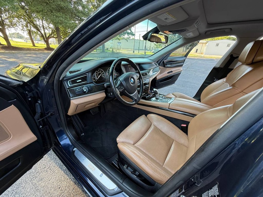 2012 BMW 7 Series Image 18