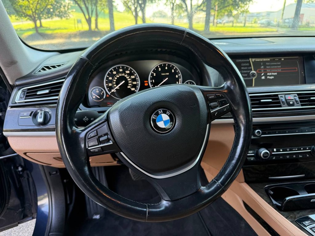 2012 BMW 7 Series Image 31