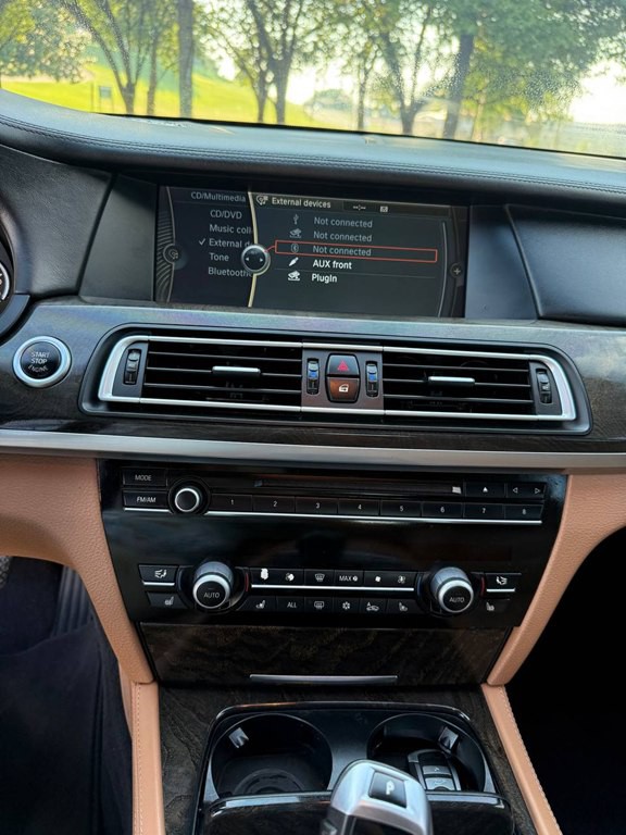 2012 BMW 7 Series Image 32