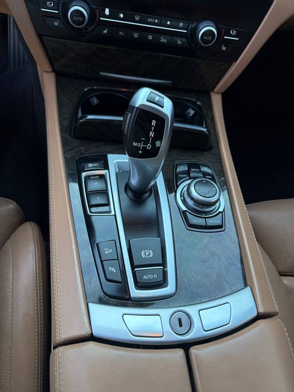 2012 BMW 7 Series Image 33