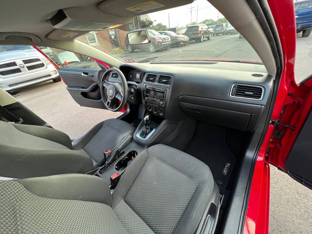 2013 Volkswagen Jetta Image 23