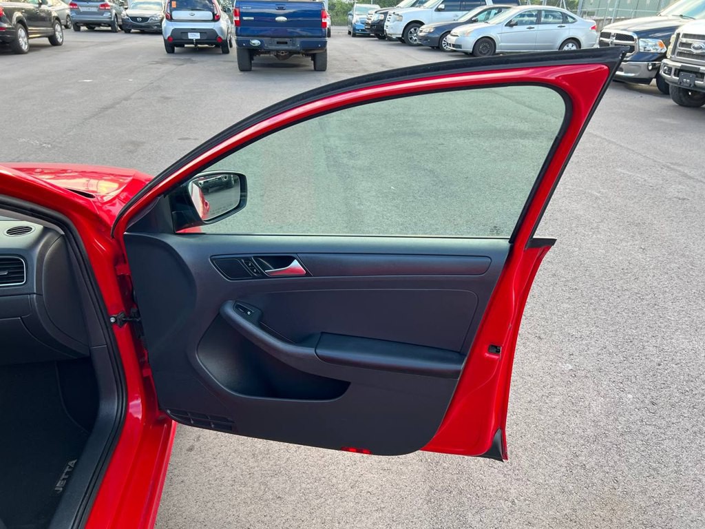 2013 Volkswagen Jetta Image 25