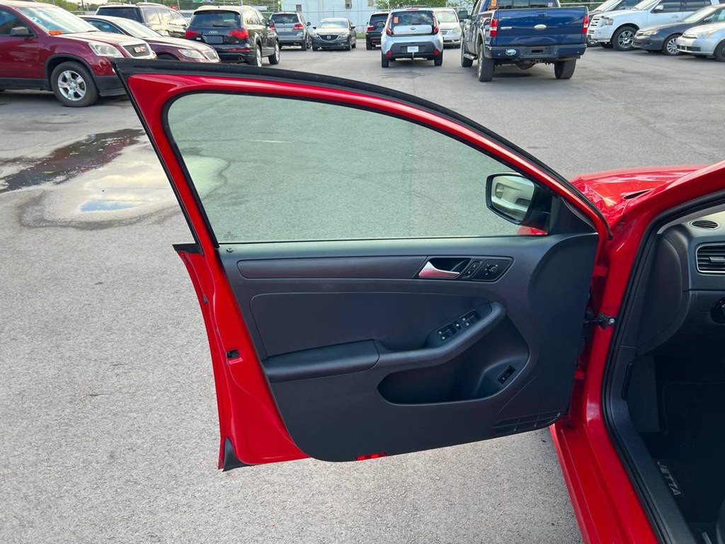 2013 Volkswagen Jetta Image 28
