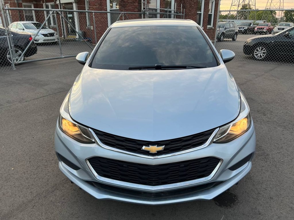 2017 Chevrolet Cruze Image 2