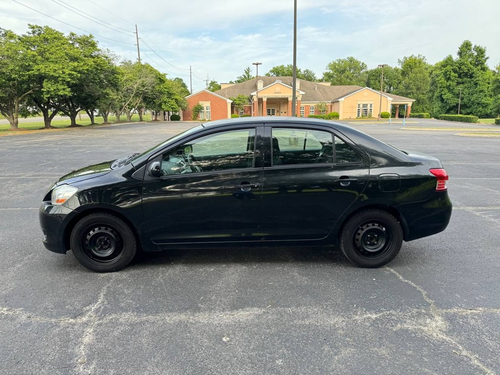 2012 Toyota Yaris Image 8