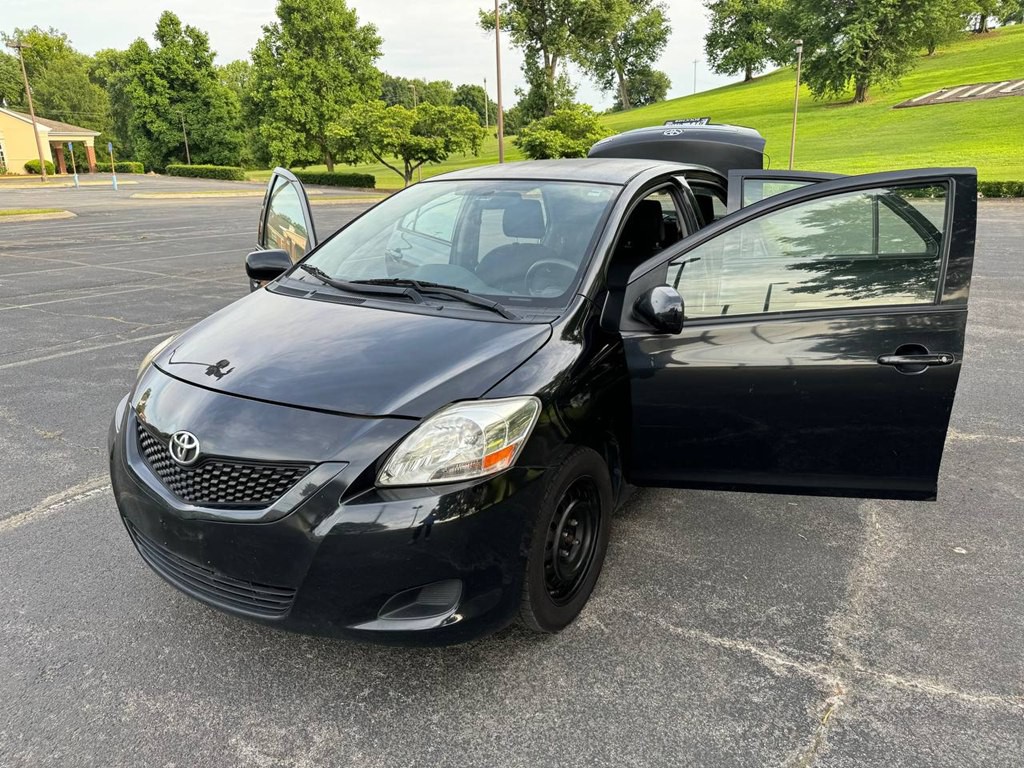 2012 Toyota Yaris Image 9