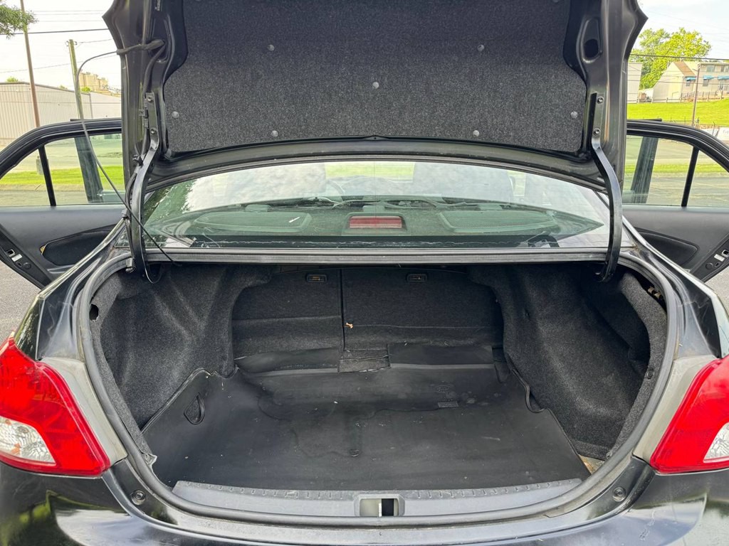 2012 Toyota Yaris Image 12