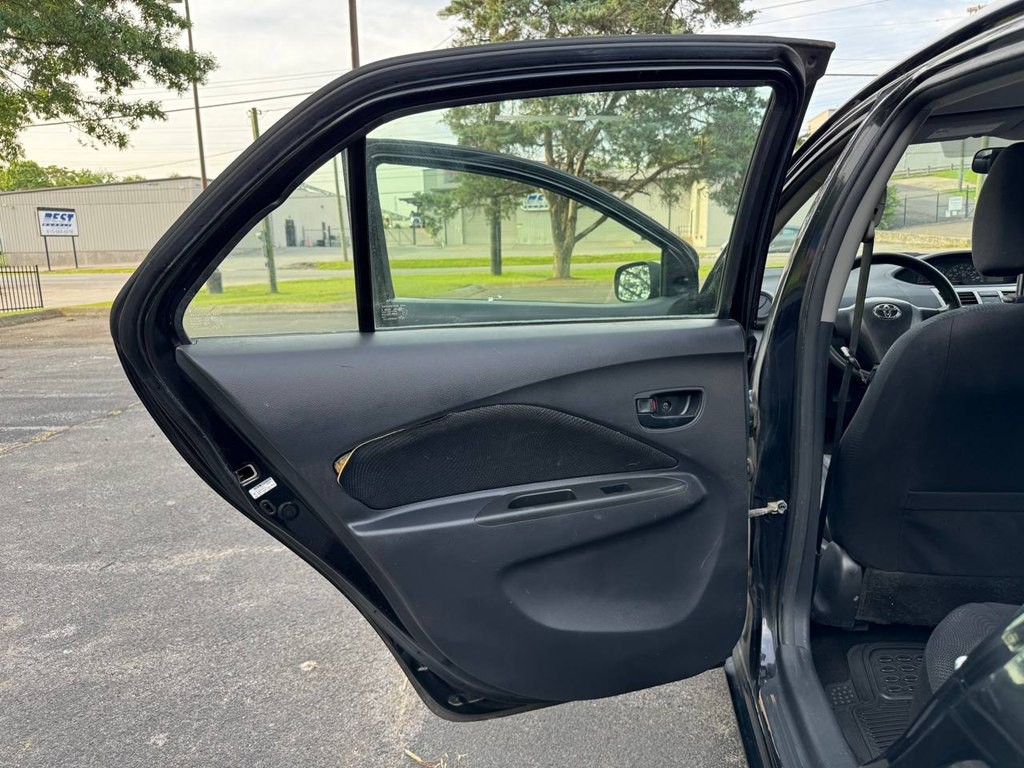 2012 Toyota Yaris Image 14