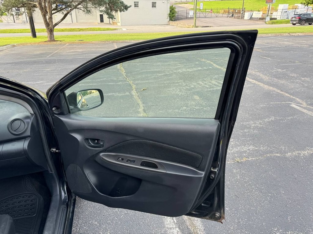 2012 Toyota Yaris Image 16