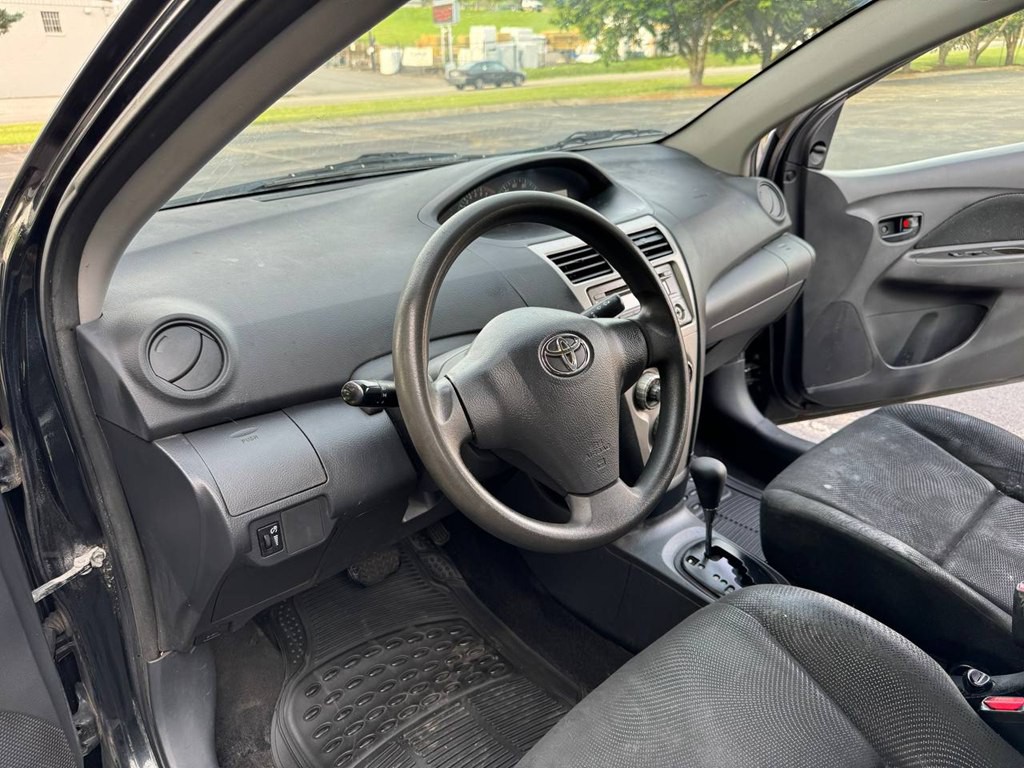 2012 Toyota Yaris Image 17
