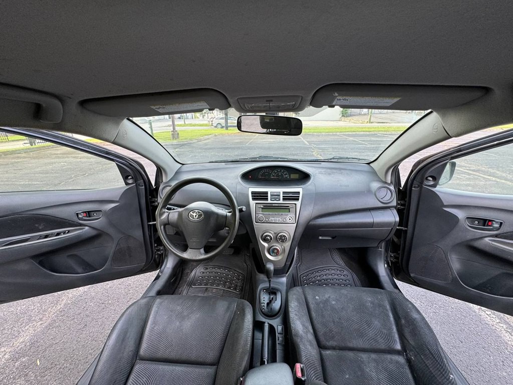 2012 Toyota Yaris Image 24