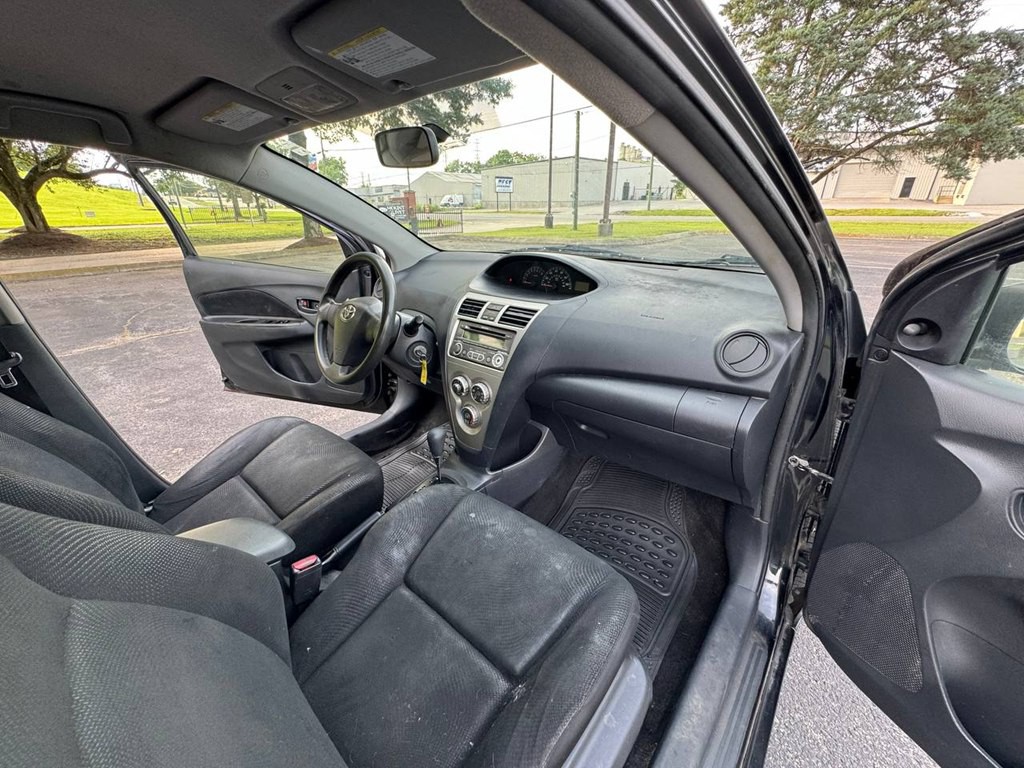 2012 Toyota Yaris Image 27