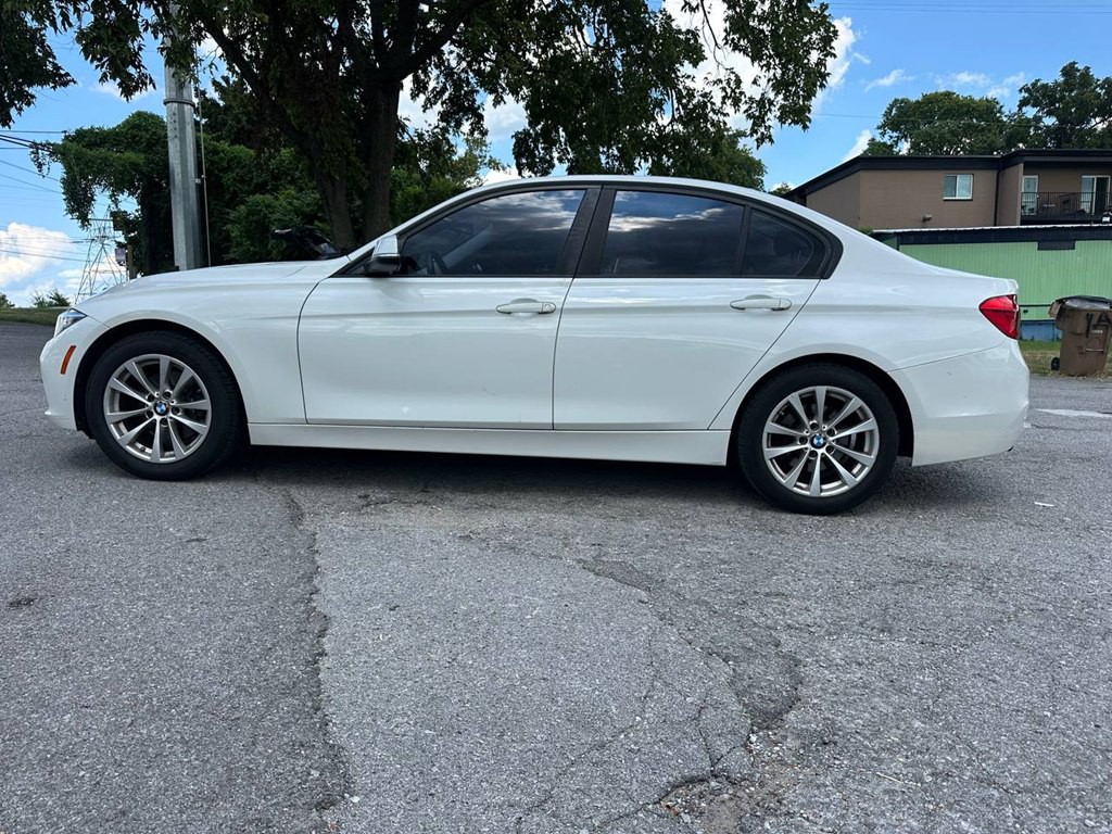 2017 BMW 3 Series Image 8