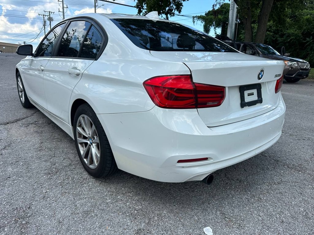 2017 BMW 3 Series Image 9