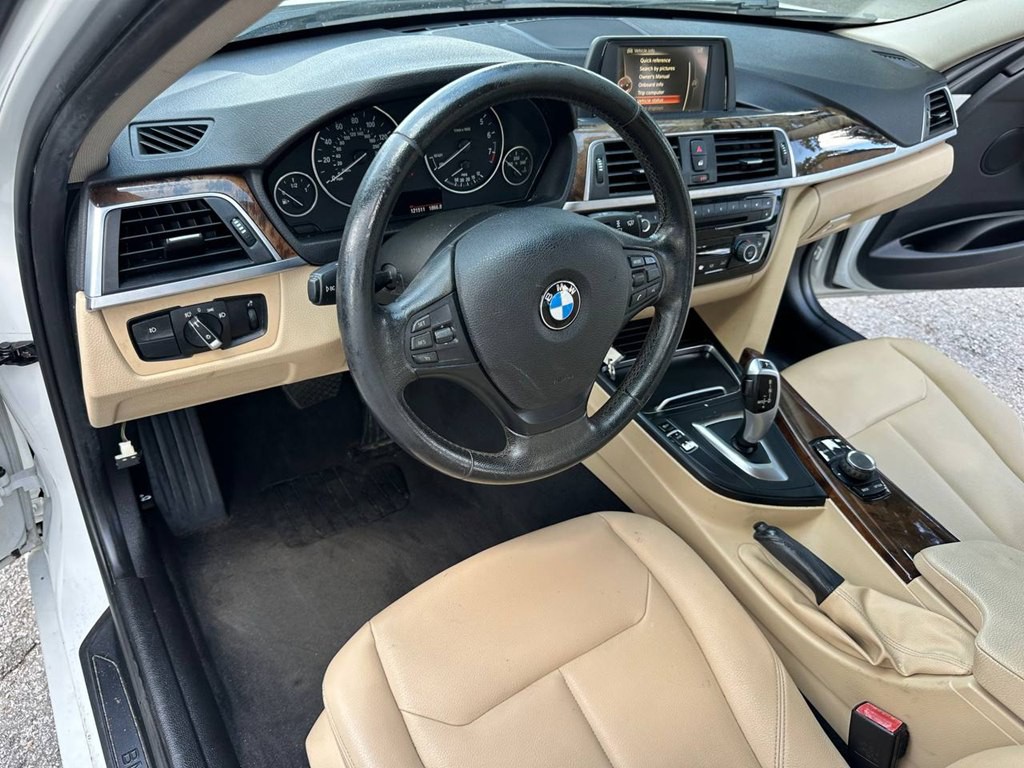 2017 BMW 3 Series Image 14