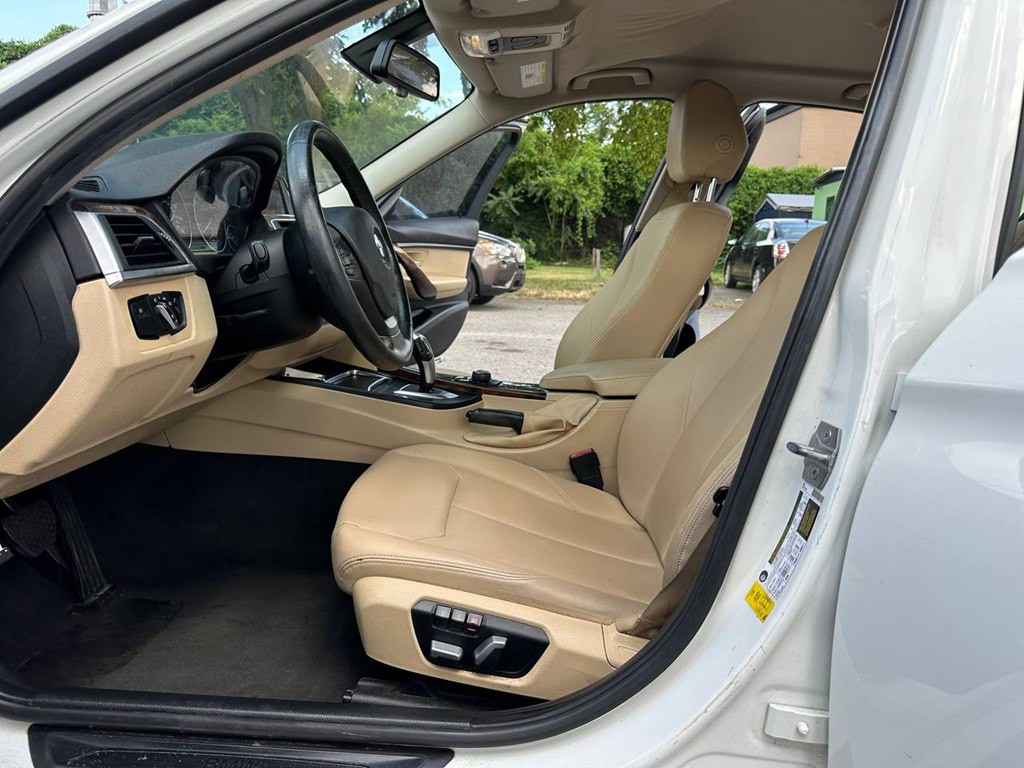 2017 BMW 3 Series Image 15