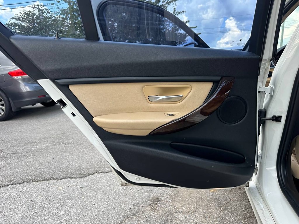 2017 BMW 3 Series Image 18