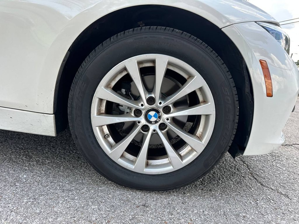 2017 BMW 3 Series Image 27