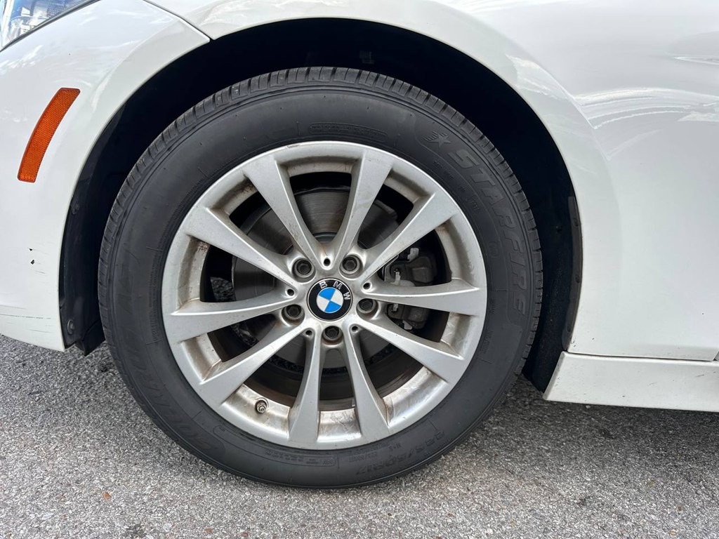2017 BMW 3 Series Image 29
