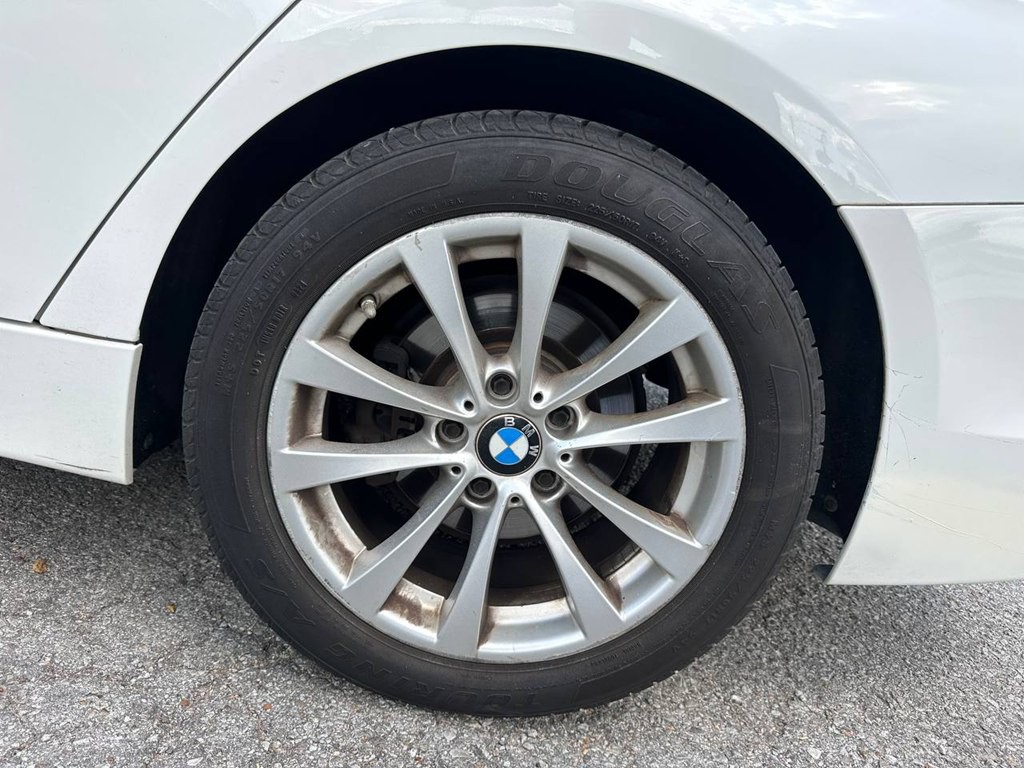 2017 BMW 3 Series Image 30