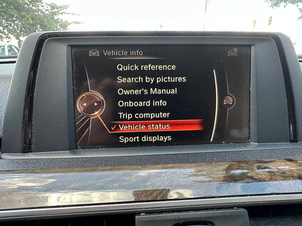 2017 BMW 3 Series Image 32