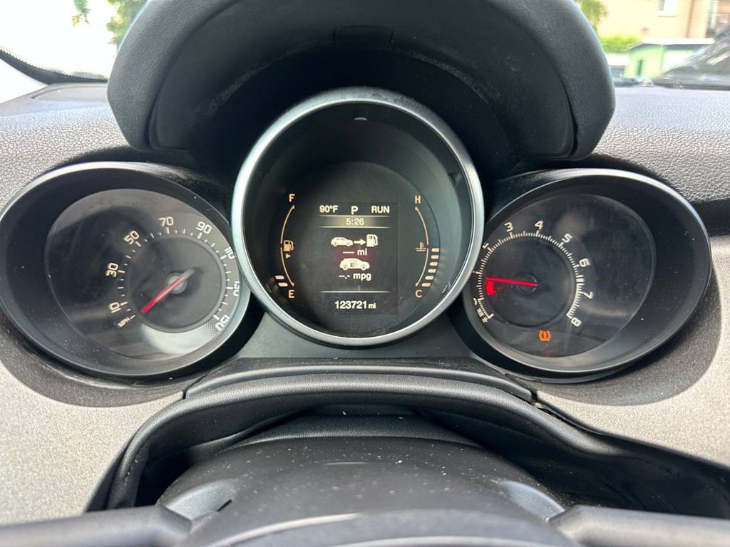 2016 FIAT 500 Image 31