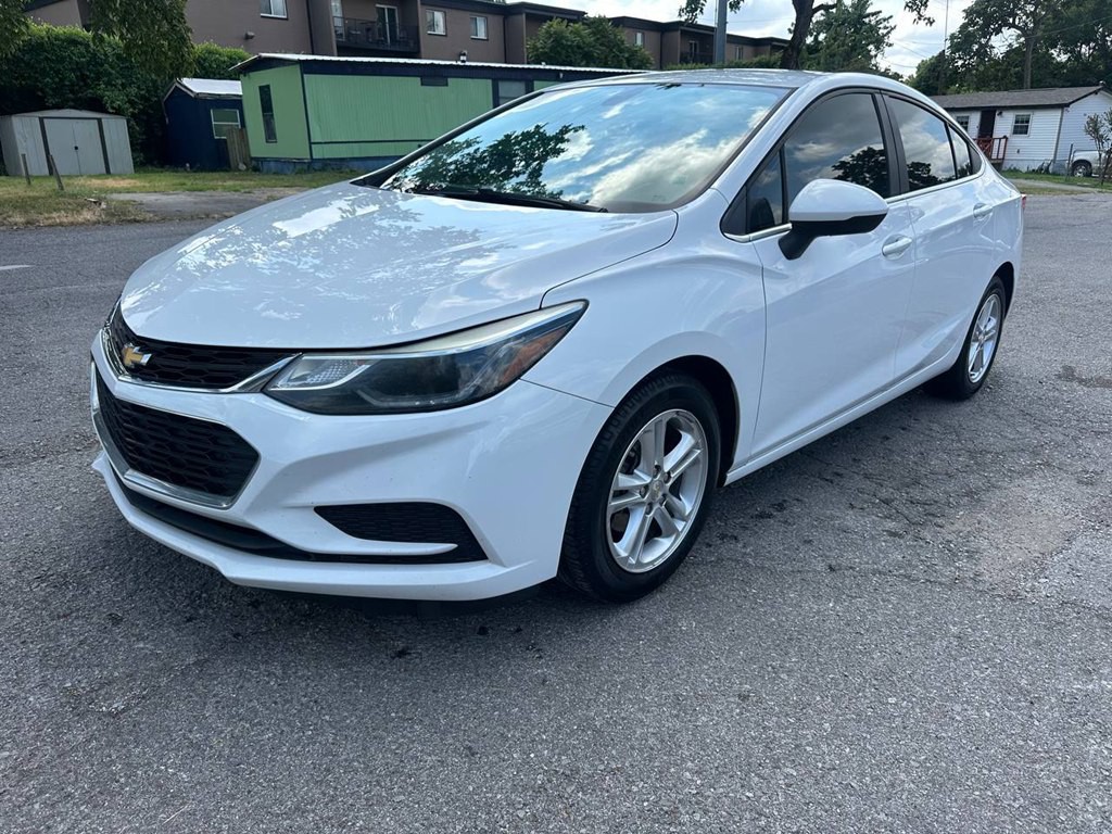 2018 Chevrolet Cruze Image 2