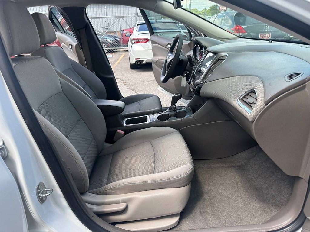 2018 Chevrolet Cruze Image 24