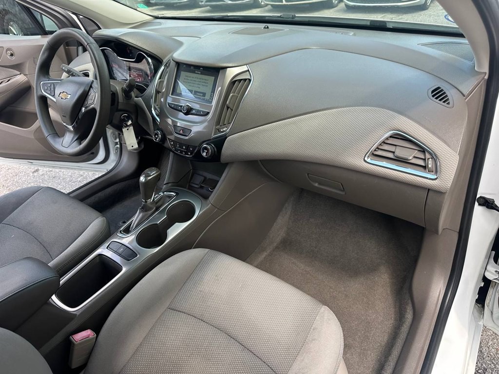 2018 Chevrolet Cruze Image 25