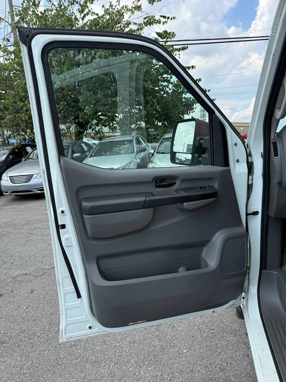 2014 Nissan NV Image 12