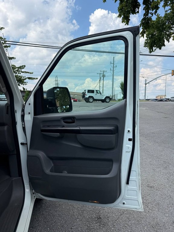 2014 Nissan NV Image 13