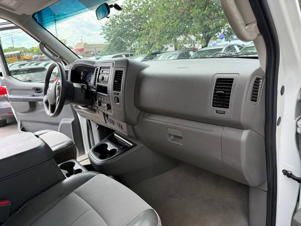 2014 Nissan NV Image 20