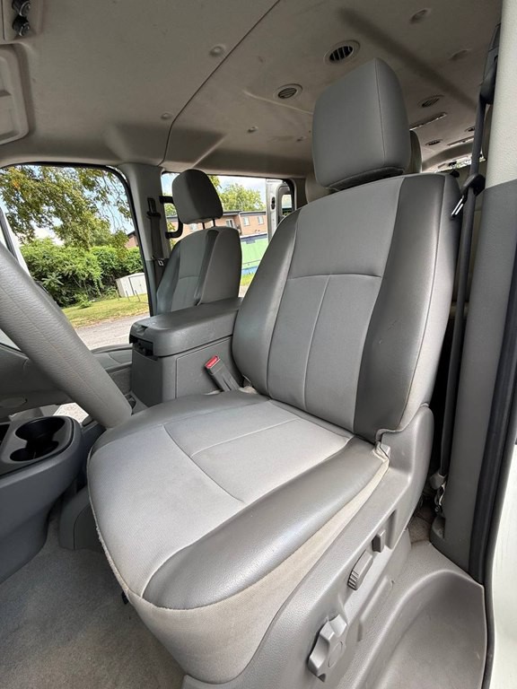 2014 Nissan NV Image 25
