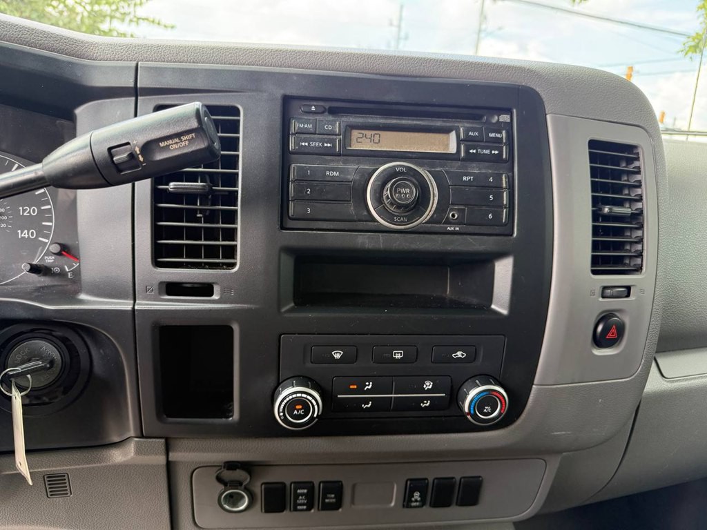 2014 Nissan NV Image 28