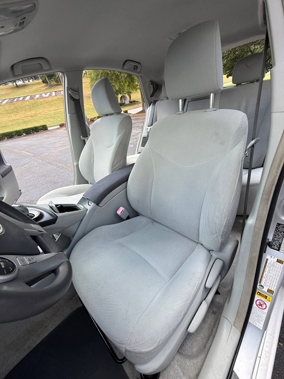 2010 Toyota Prius Image 19