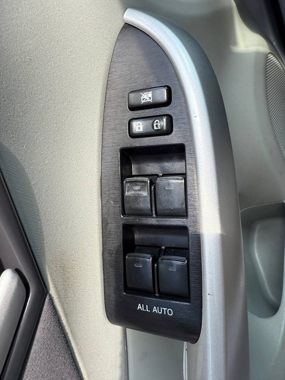 2010 Toyota Prius Image 33