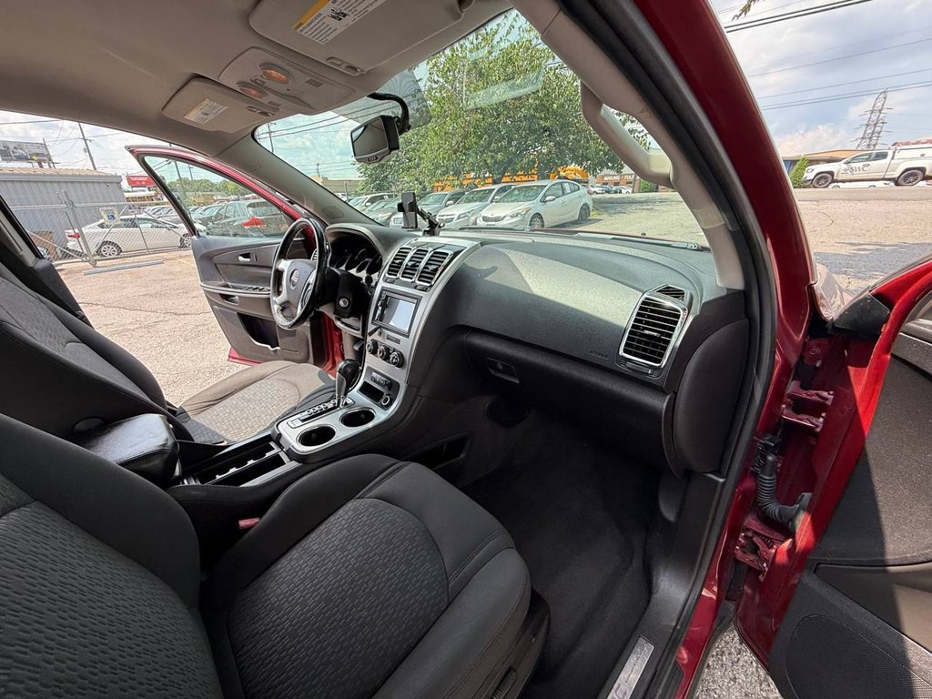 2010 GMC Acadia Image 31