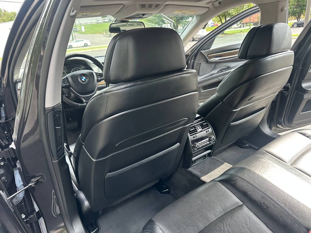2012 BMW 7 Series Image 18