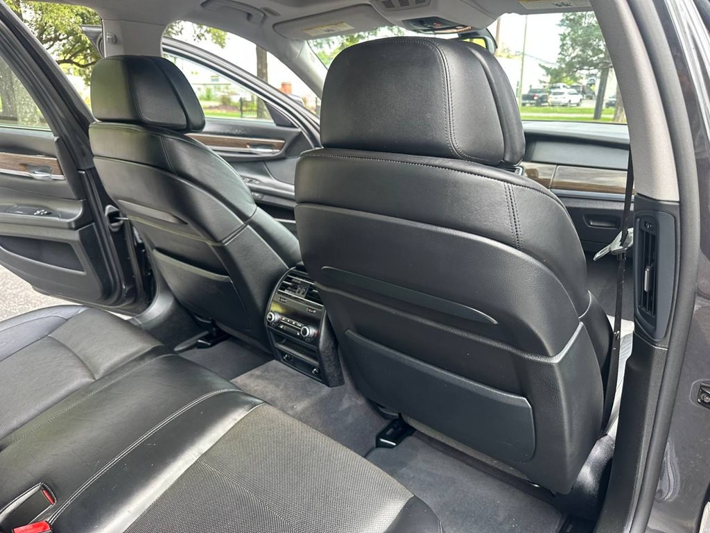 2012 BMW 7 Series Image 22