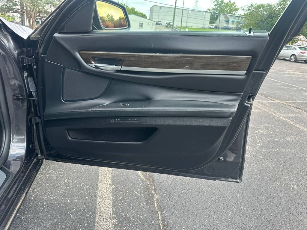 2012 BMW 7 Series Image 26