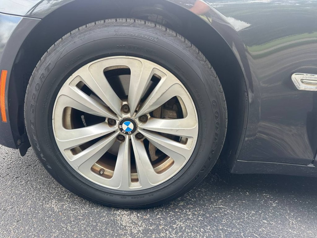 2012 BMW 7 Series Image 30